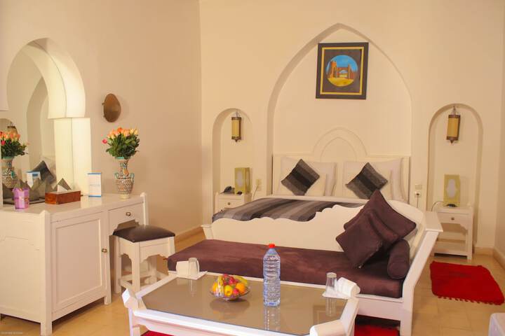 Room 10 of 37