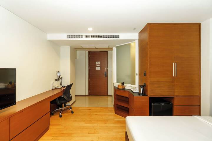 Room 16 of 37