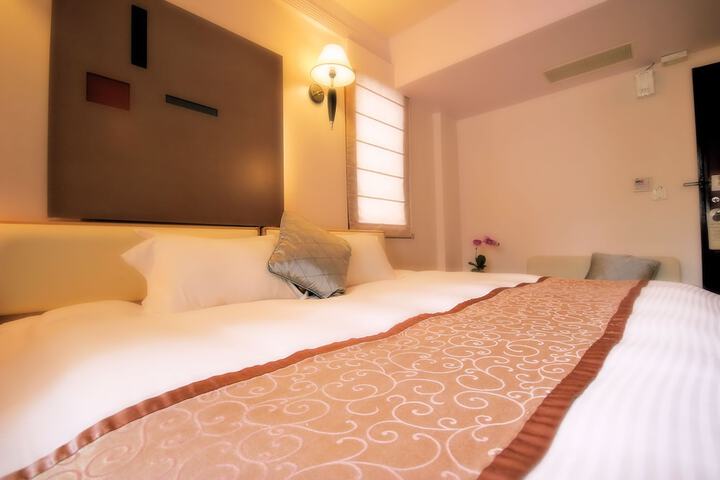 Room 7 of 48