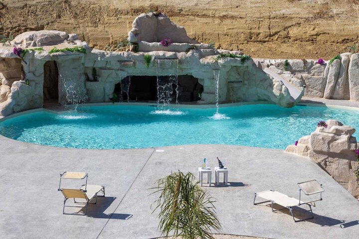 Pool 5 of 8