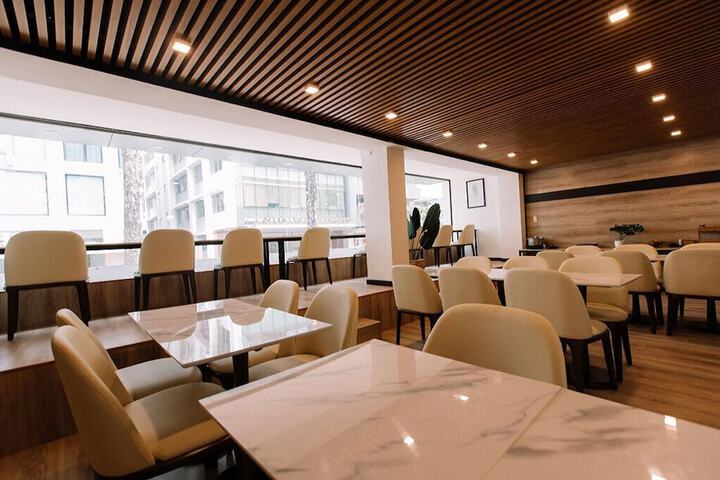 Dining 2 of 7