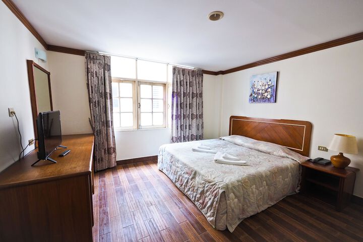 Room 4 of 11