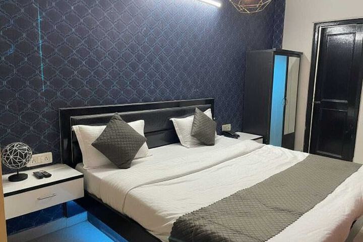 Room 13 of 22