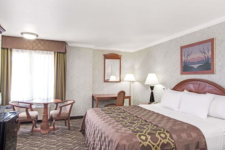 1 King Bed (12 of 13)