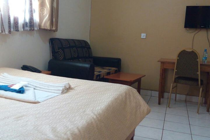Room 9 of 48