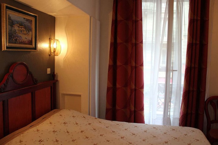 Room 10 of 99