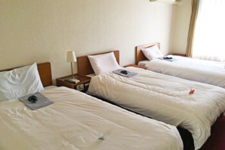 Room 12 of 18