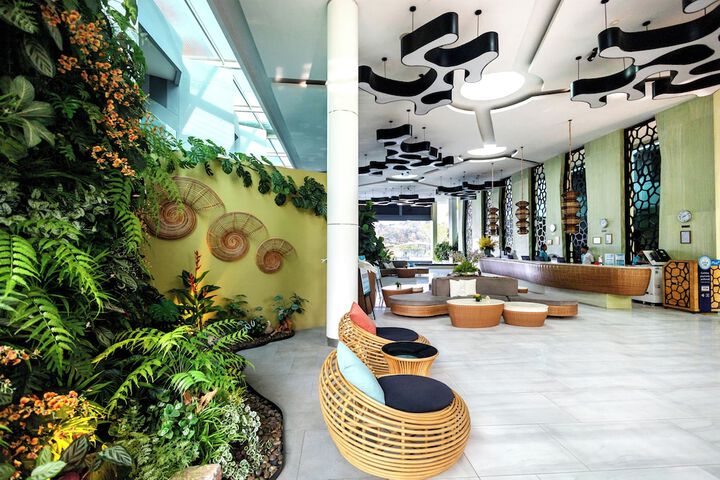 Entrance & Lobby