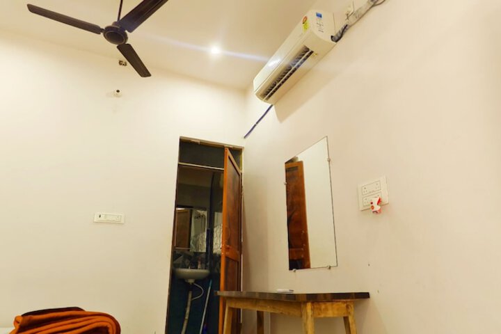 Room 5 of 13
