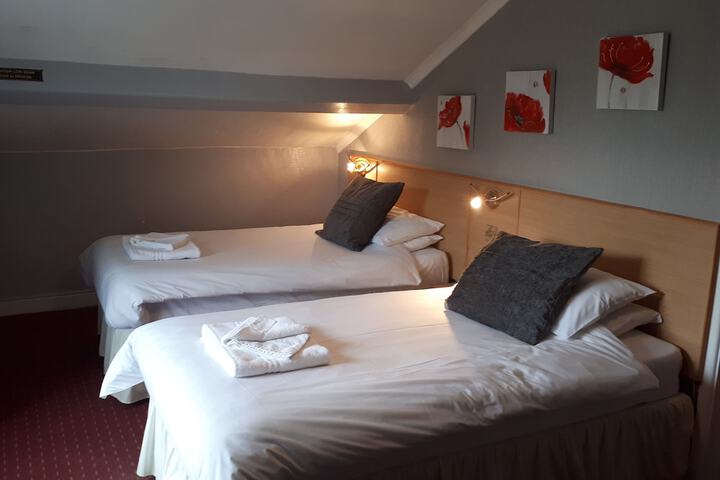 Room 5 of 27