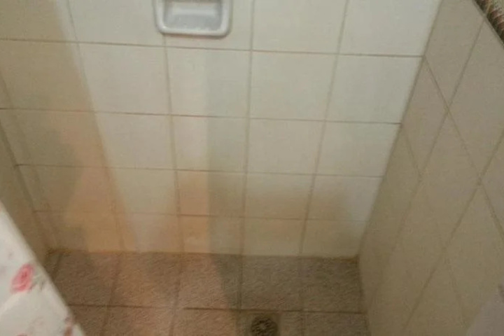 Room 9 of 13