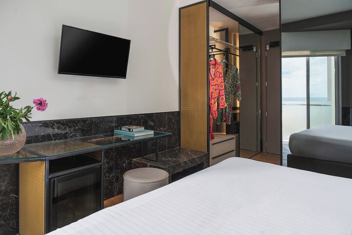 Room 31 of 106