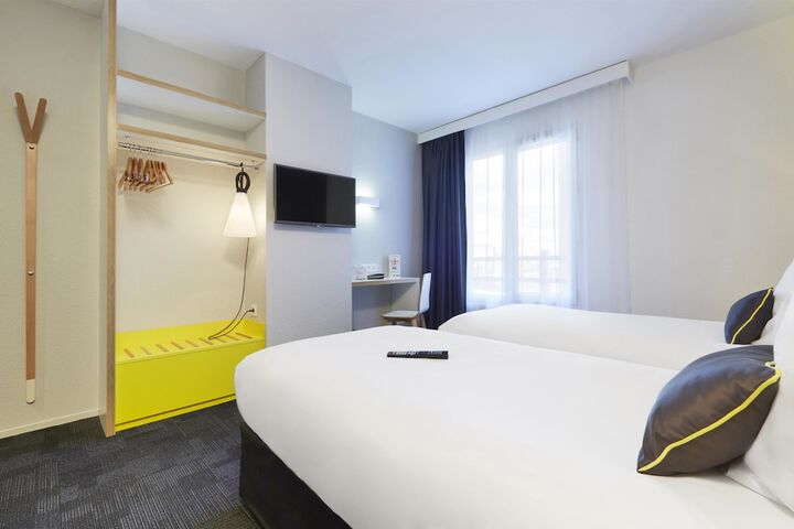 Room 10 of 30