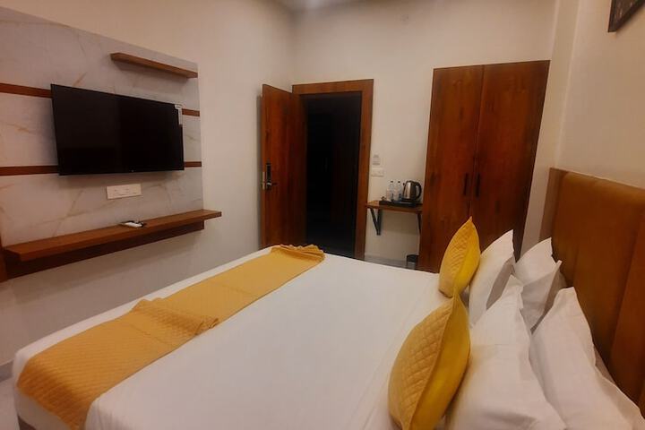 Room 2 of 26