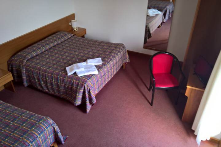 Room 5 of 25