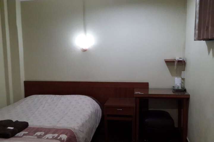 Room 5 of 28