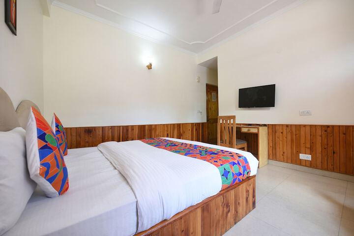 Room 13 of 28