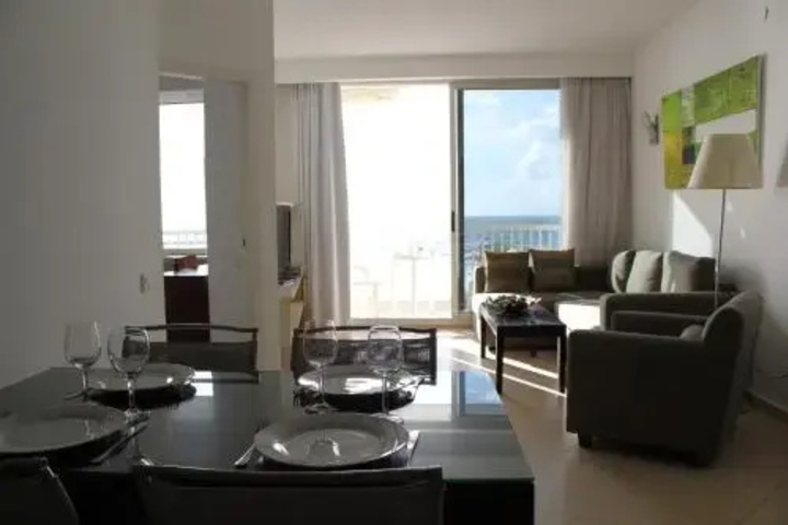 Room 2 of 10