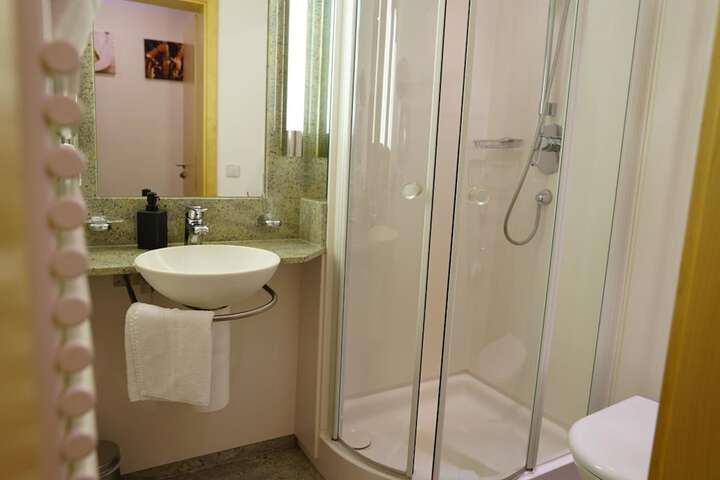 Room 15 of 52