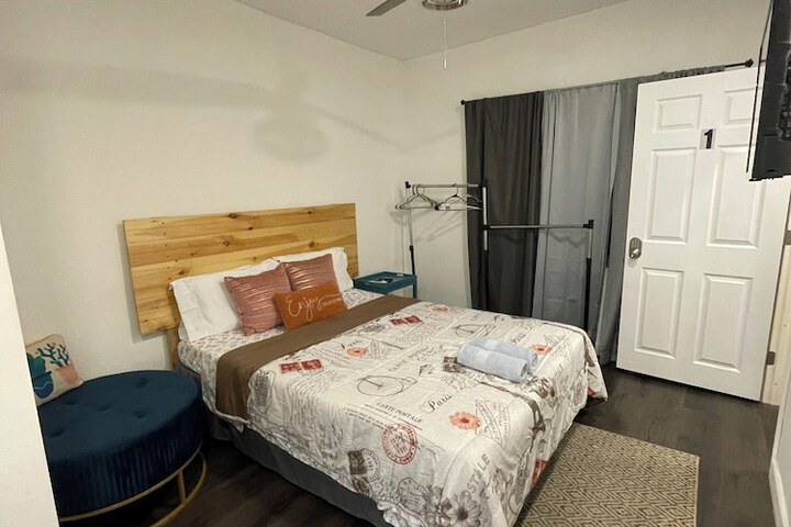 Room 13 of 32