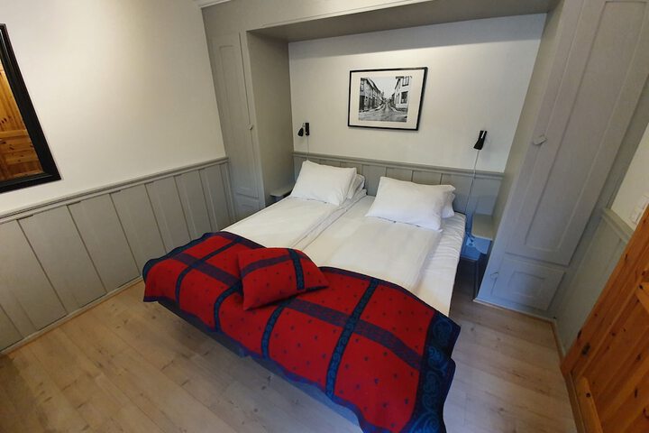 Room 8 of 109
