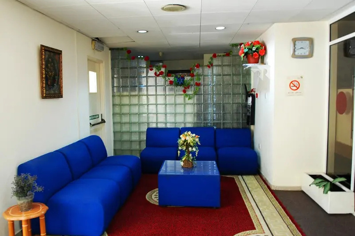 Room 7 of 9