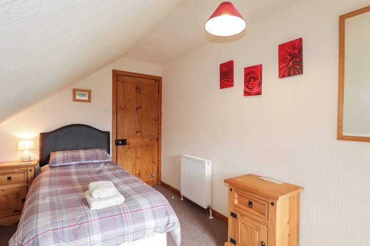 Room 2 of 38