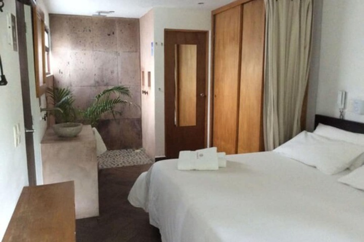 Room 9 of 32