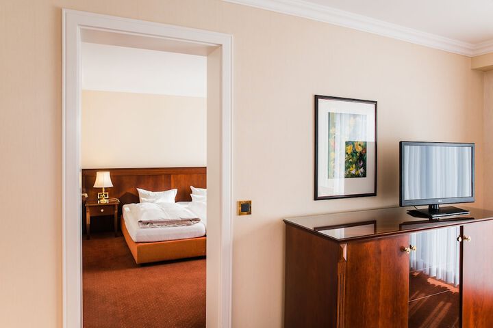 Room 6 of 95