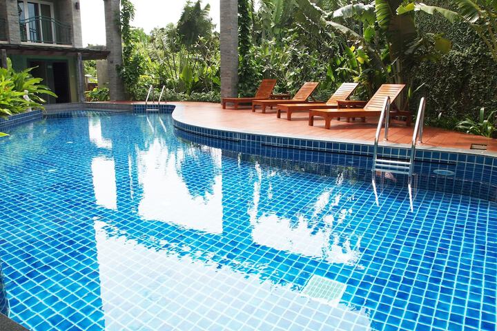 Hotel with Pool