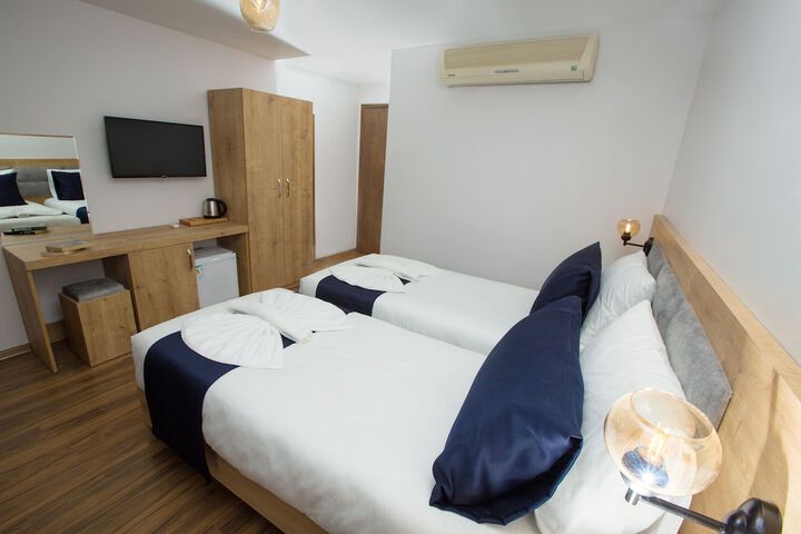 Room 10 of 85