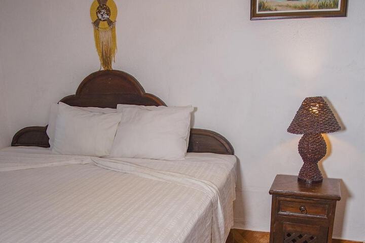 Room 27 of 228