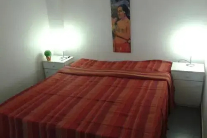Room 4 of 8