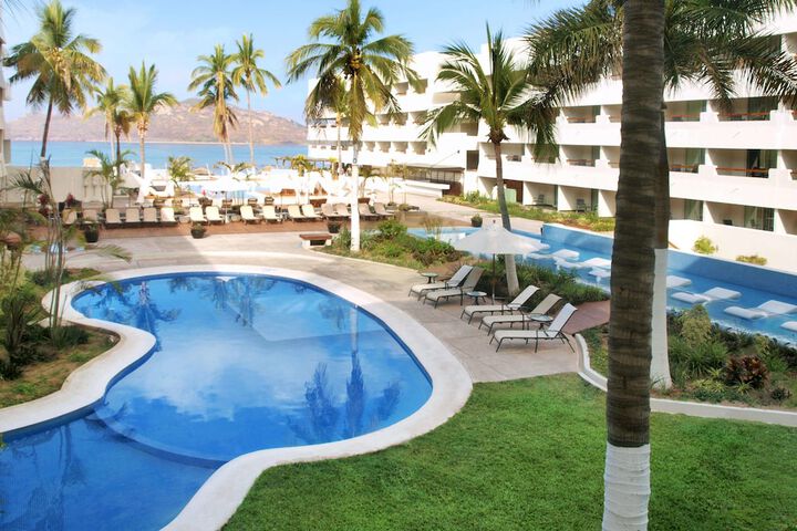 Hotel with Pool