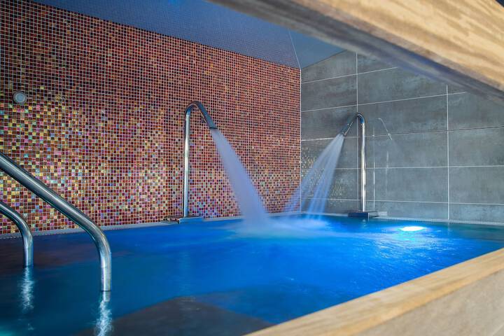 Pools & Facilities