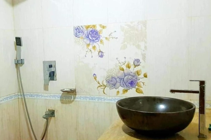 Room 10 of 11