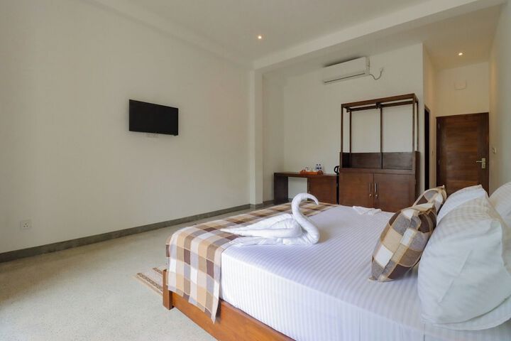 Room 12 of 90