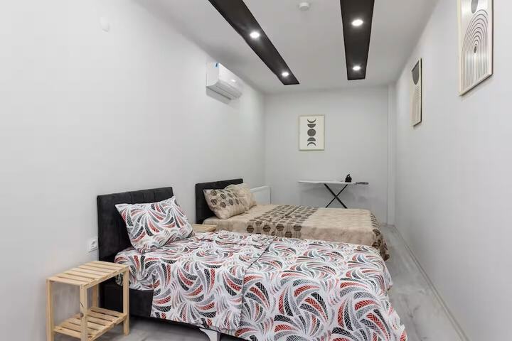 Room 45 of 293