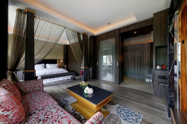Room 17 of 40