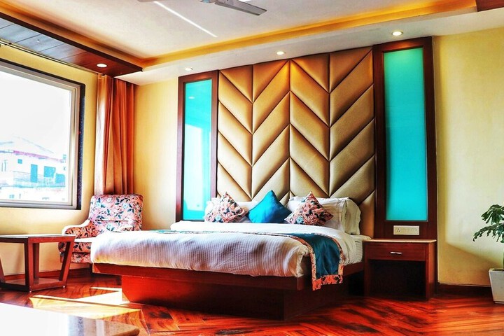 Room 12 of 30
