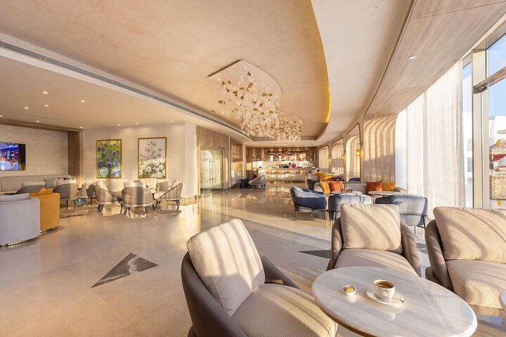 Lounge 157 of 180