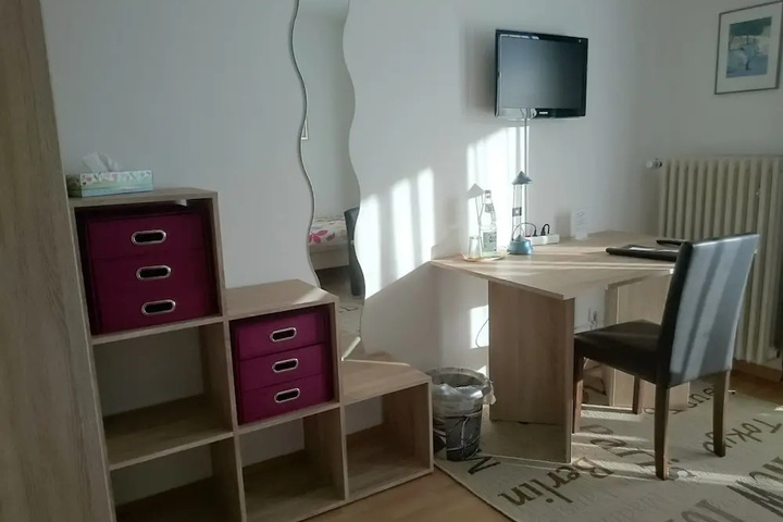 Room 6 of 14