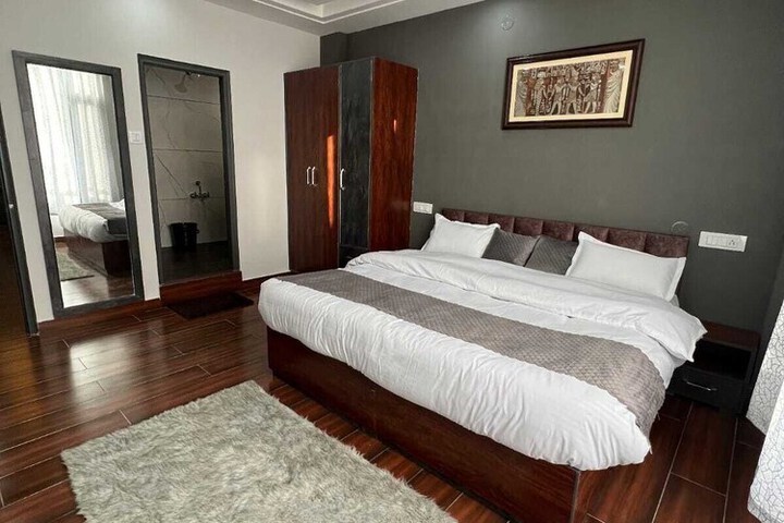 Room 11 of 20