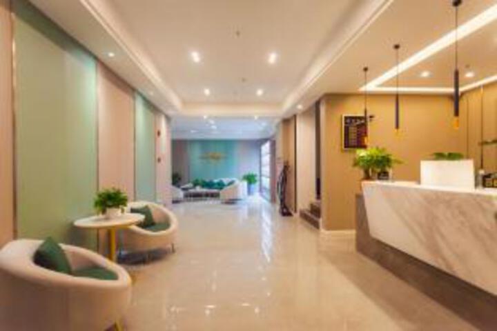 Red Mamba Hotel