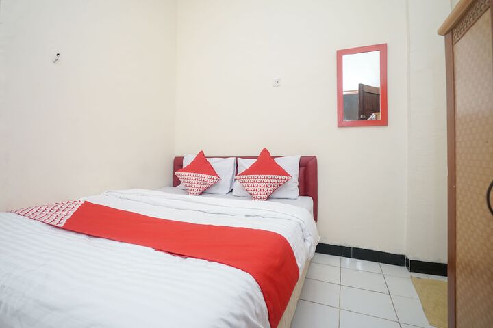 Room 10 of 32