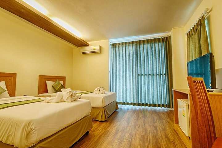 Room 9 of 28