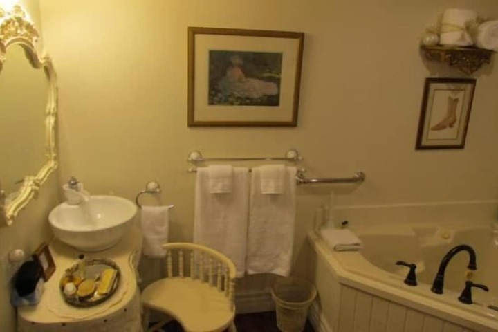 Room 19 of 46