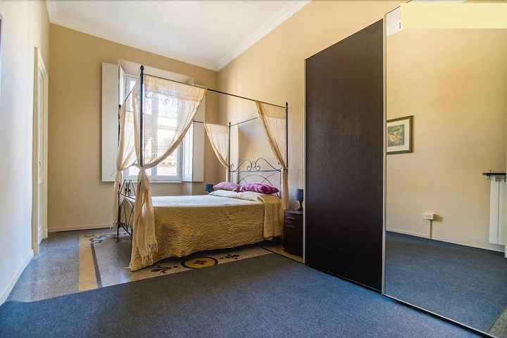 Room 6 of 14
