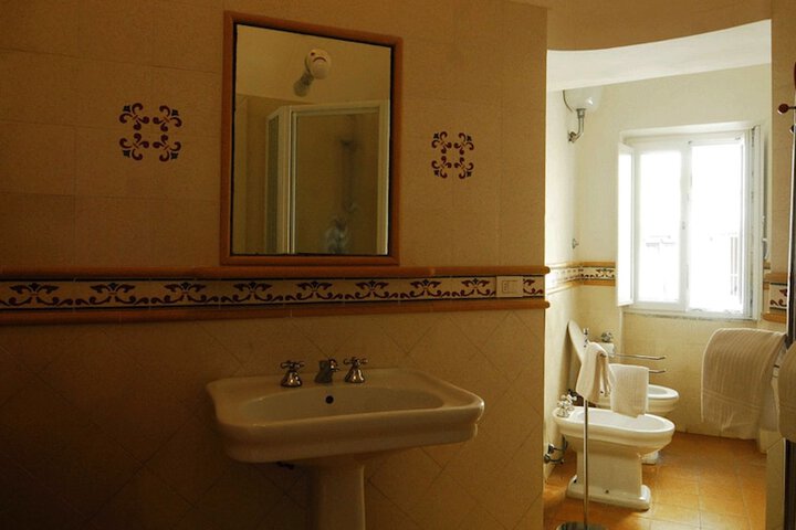 Room 19 of 28