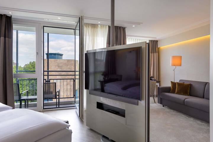 Room 28 of 159